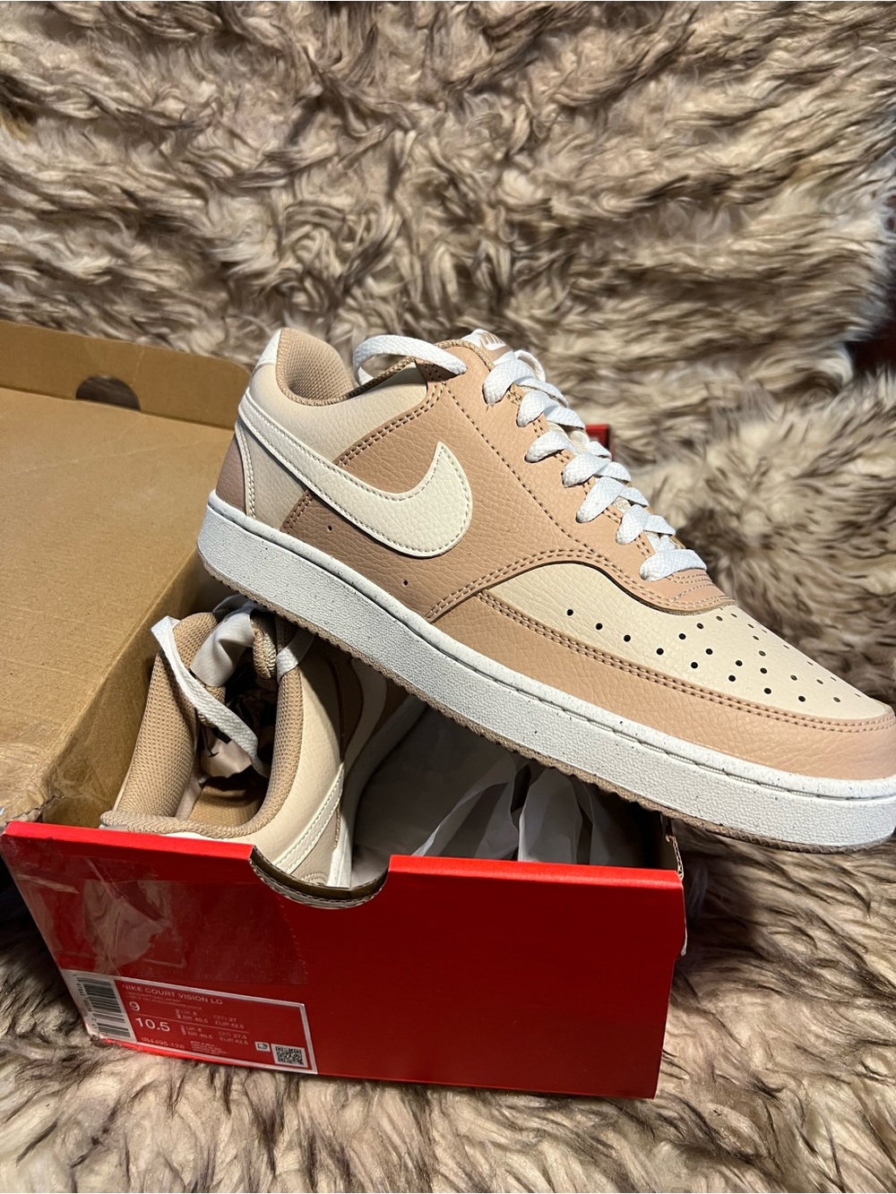 Nike Men New N Box Low-Top Sneakers in Beige and Cream Sz 9